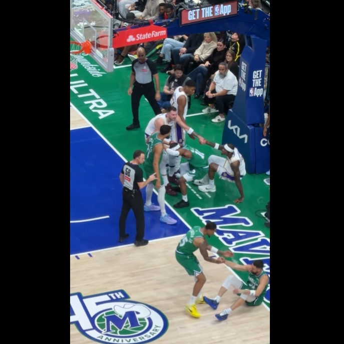 他不在独行侠了又好像还在！东契奇拉队友也拉对手 还关心了克莱