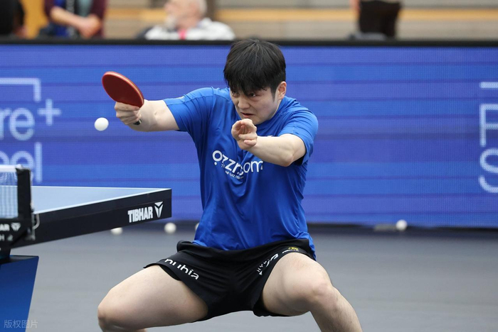 开云智能体验-《全民学乒乓横拍篇》第13.1集：反手加转弧圈球的技术特点|樊振东|拉加|拉球|下旋球|爱好者_新浪体育_新浪新闻